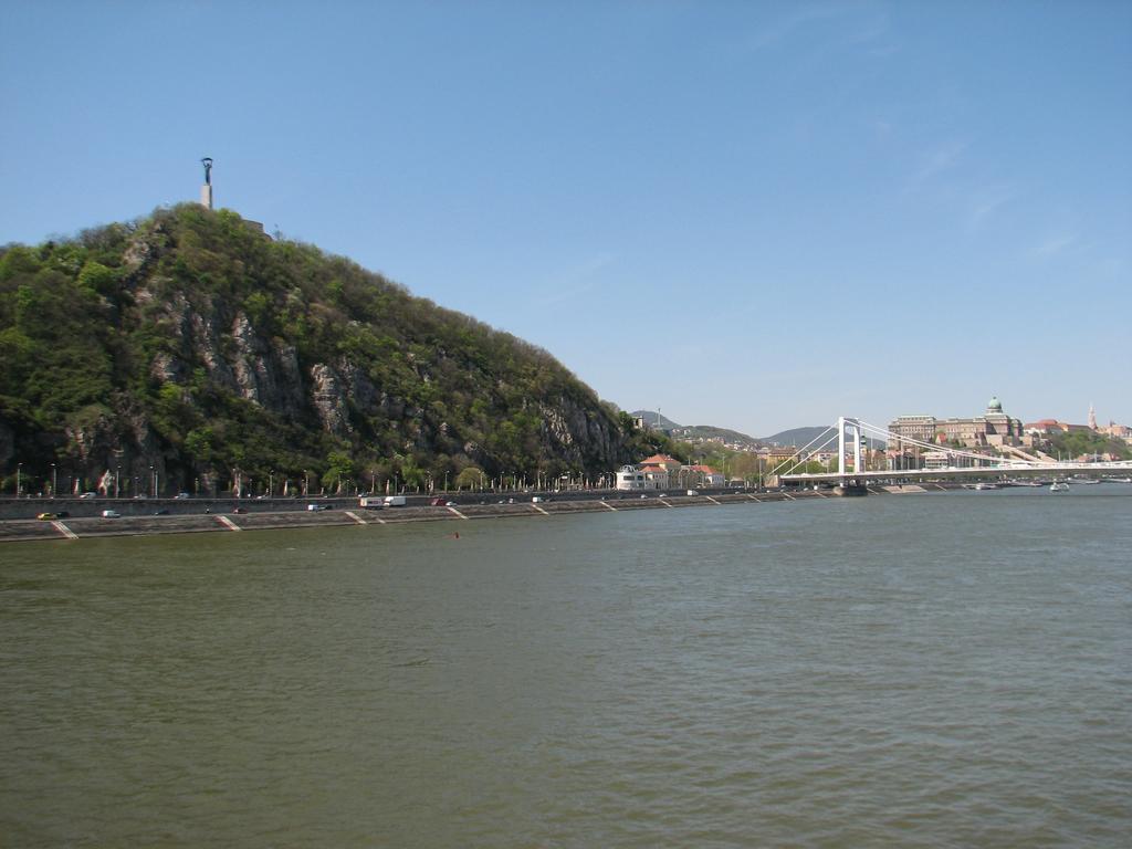 Central Danube Apartment Budapest Room photo